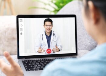 8 Reasons to Consult with a Medical Professional Online